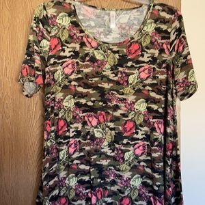 Lularoe Perfect T size large - like new